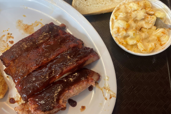 Picture of a plate of ribs and mac and cheese