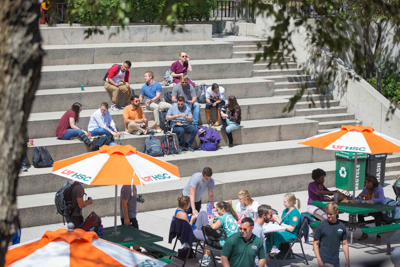 Students having lunch outside on steps.