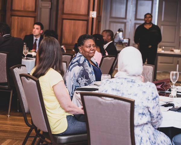 Coordinator at tables with families