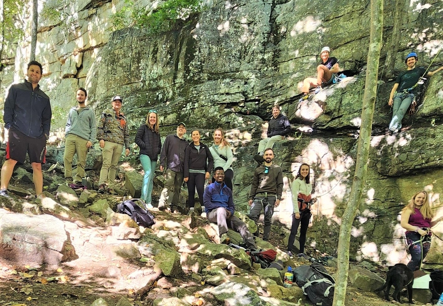 Residents outdoors on the side of a stony outcrop during a didactic session.