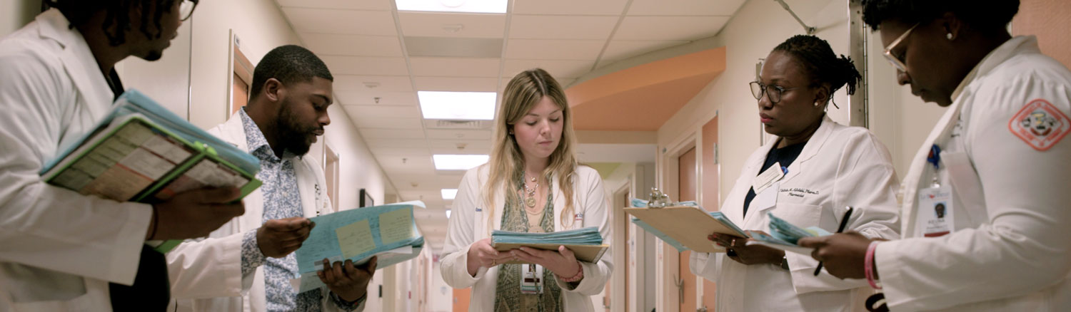 PharmD students and Associate Professor Titilola Afolabi, PharmD doing rounds at Le Bonheur Children's Hospital