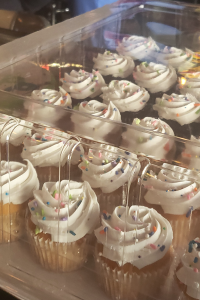 Picture of cupcakes at the pinball venue